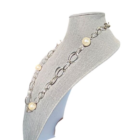 Pearlescent Silver-tone Link Gala Statement Necklace - Picture 5 of 11